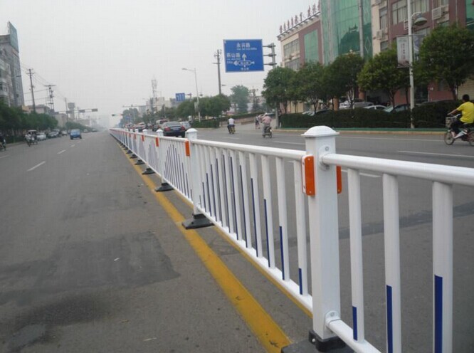 南寧鋅鋼護欄道路隔離欄規格價格