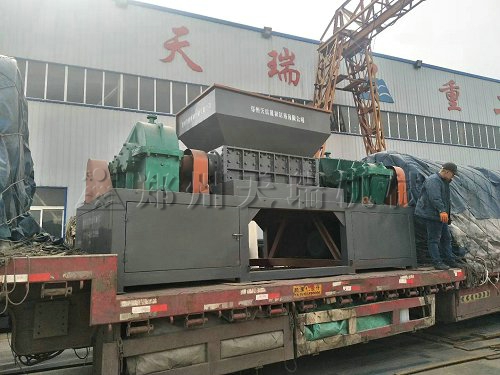 天瑞撕碎機充當了環衛工工作