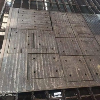 10+8耐磨板 Q235基板堆焊 碳化鉻材質